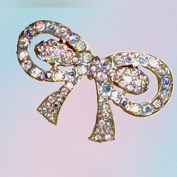 AB Crystal Bow Brooch - Picture 6 of 12
